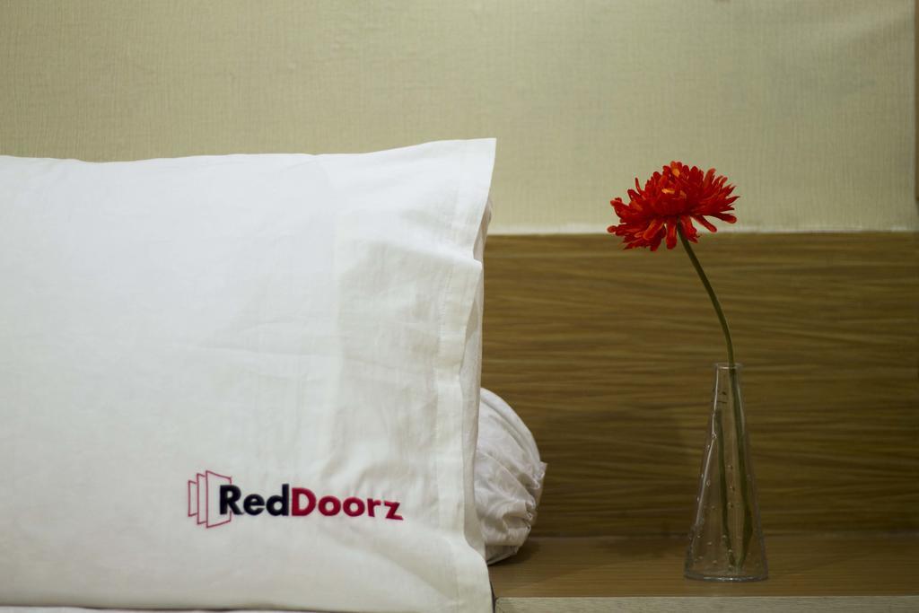 Reddoorz Near Tegalega Park Hotel Bandung Exterior foto